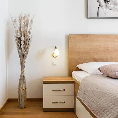 Golden View 7 公寓 *