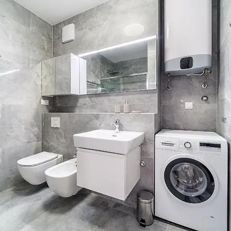 公寓 Golden View 7 *