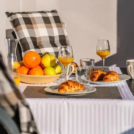 公寓 Golden View 7 *