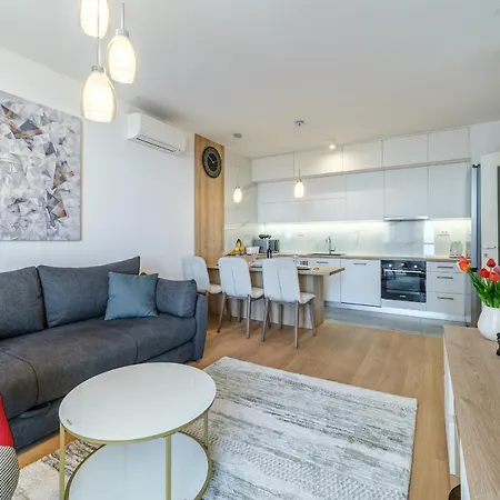 公寓 Golden View 7 *