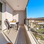 Golden View 7