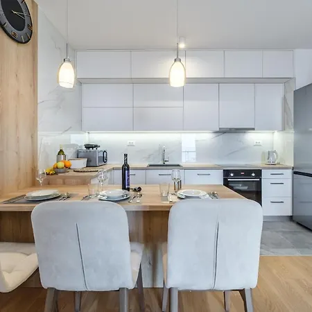 Apartment Golden View 7 *